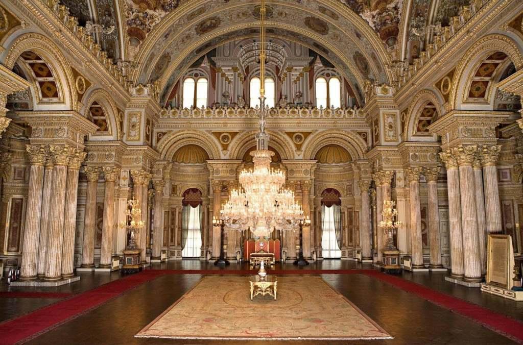 Dolmabahce Palace (Dolmabahçe Sarayı) in Istanbul: entrance fee